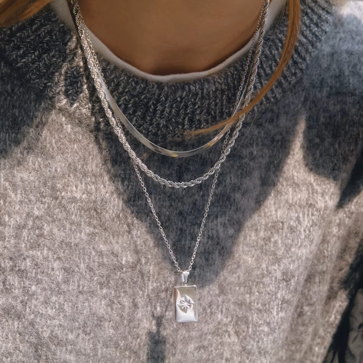 Elenys Astra Layered zapínání a řetízky